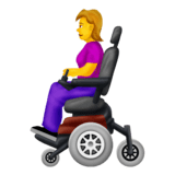 Женщина в моторизованной инвалидной коляске